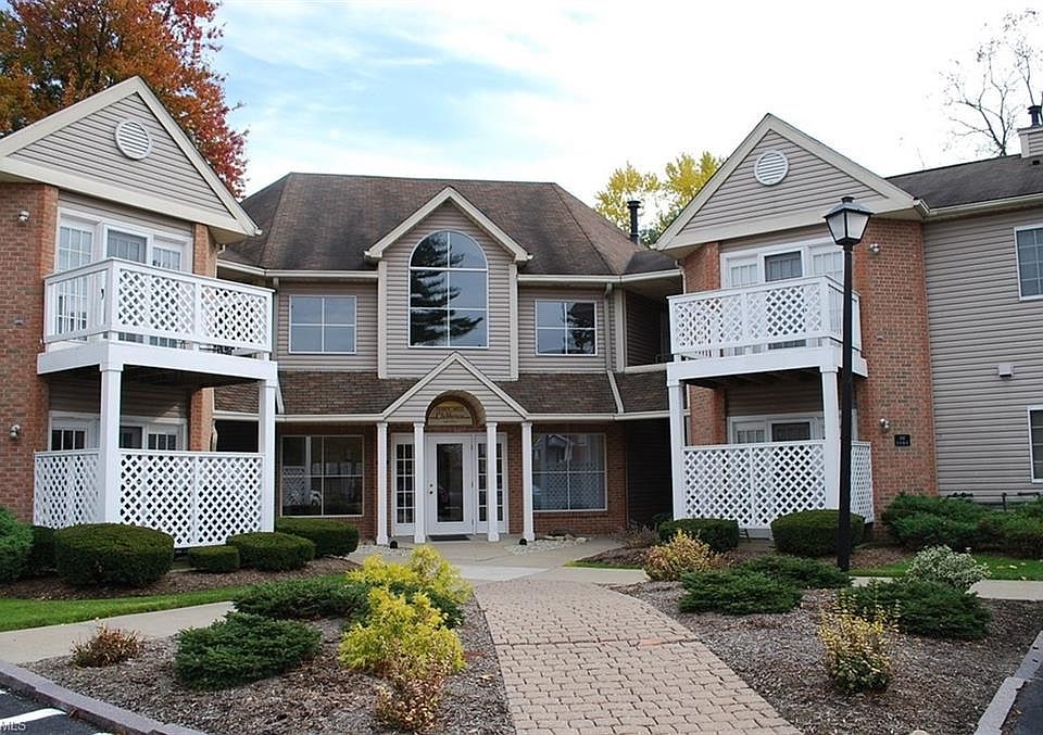 1st image of 332 Village Pointe Dr #8