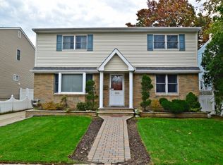 100 4th St, New Hyde Park, NY 11040