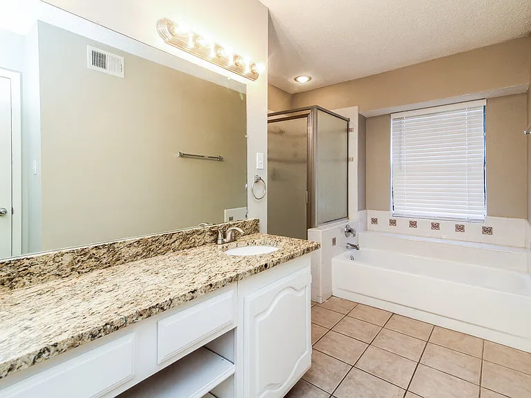 423 Barton Dr — Photo 11
