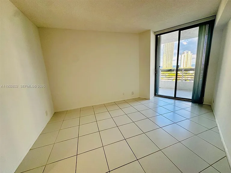 19101 NE 36th Ct #1409 — Photo 9