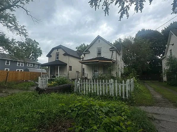 1241 Poplar St, Flint, MI 48503
