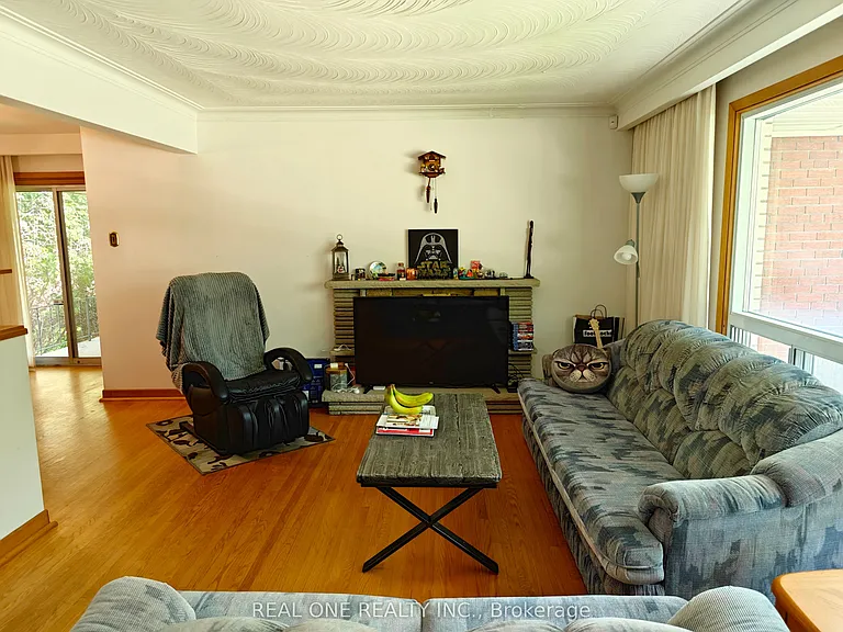 275 Parkview Ave — Photo 7