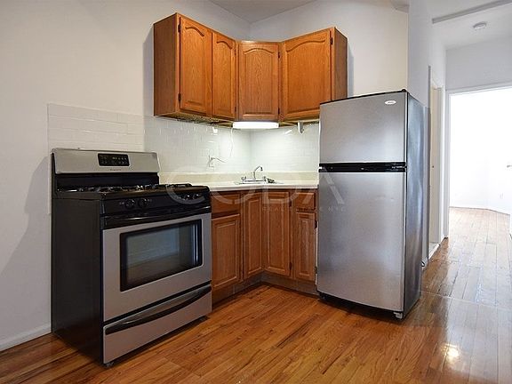 4th image of 394 Manhattan Ave #3F