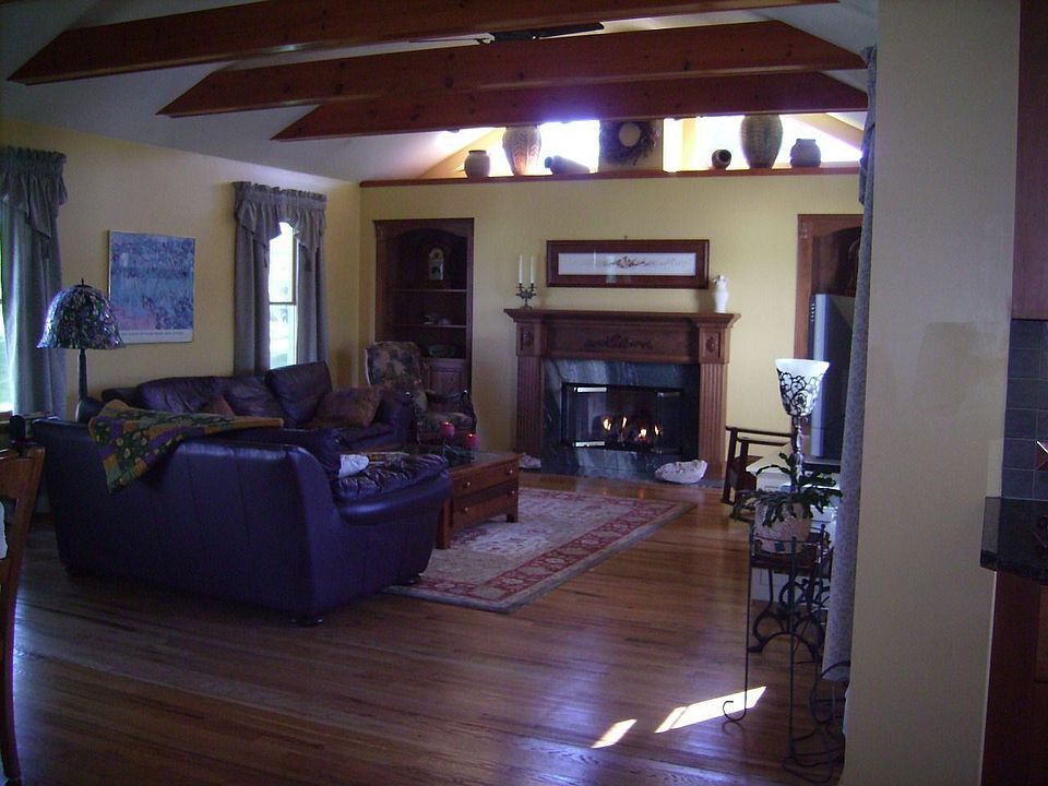 2nd image of 4 Mares Ln