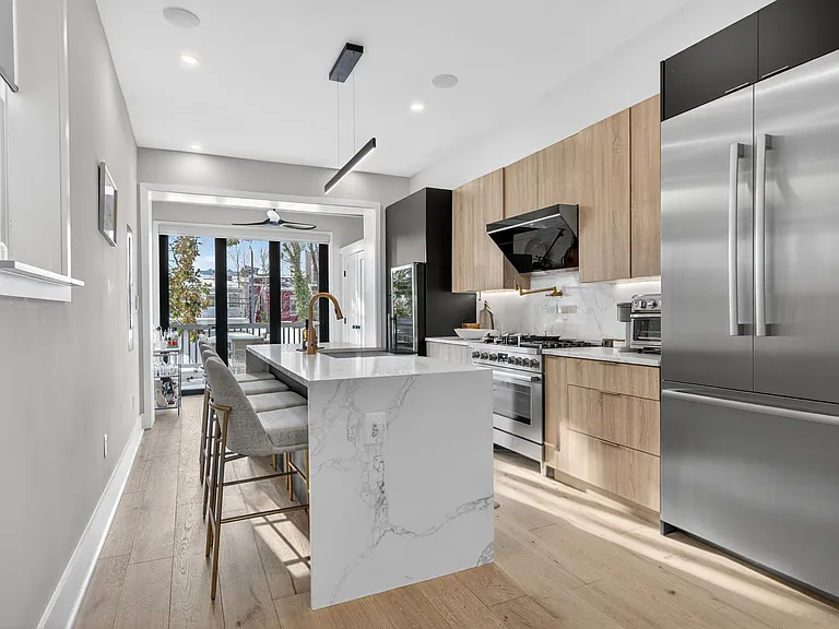 32 Adams St NW — Photo 5