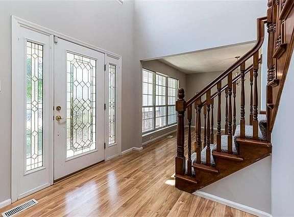 2nd image of 629 Charleston Oaks Dr