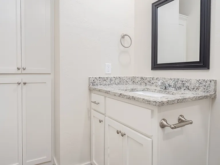 1105 Coffey Dr — Photo 9