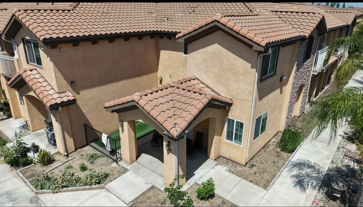 Building Photo - 8471 Laurel Ave #206