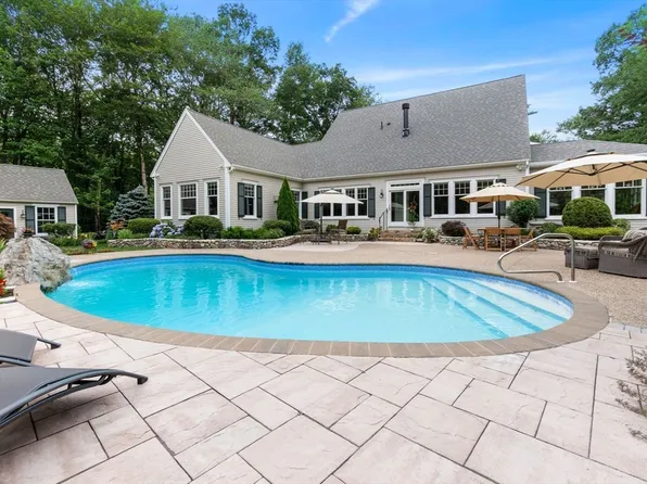 6 Courtney Dr, Newbury, MA 01922