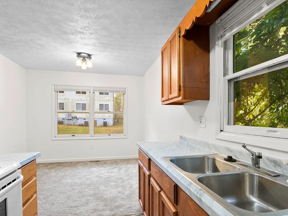 3D W Rosecrest St