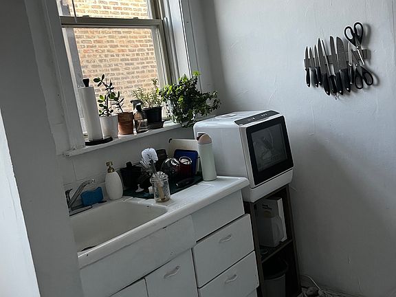 4th image of 2921 W McLean Ave