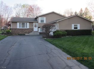 243 N Colonial Dr, Cortland, OH