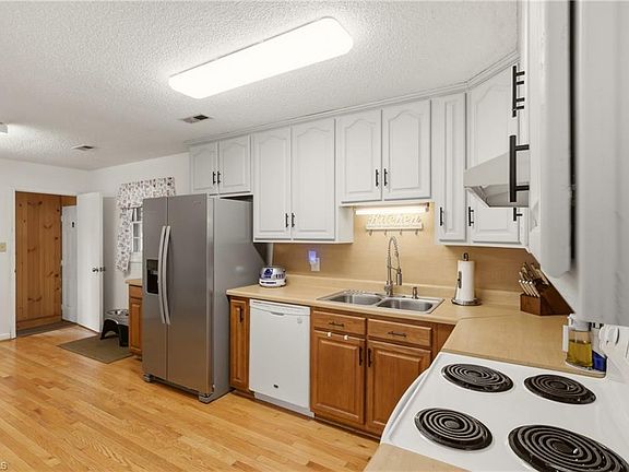 4th image of 4041 Crescent Ave
