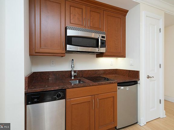 5th image of 1701 Locust St Unit 1417