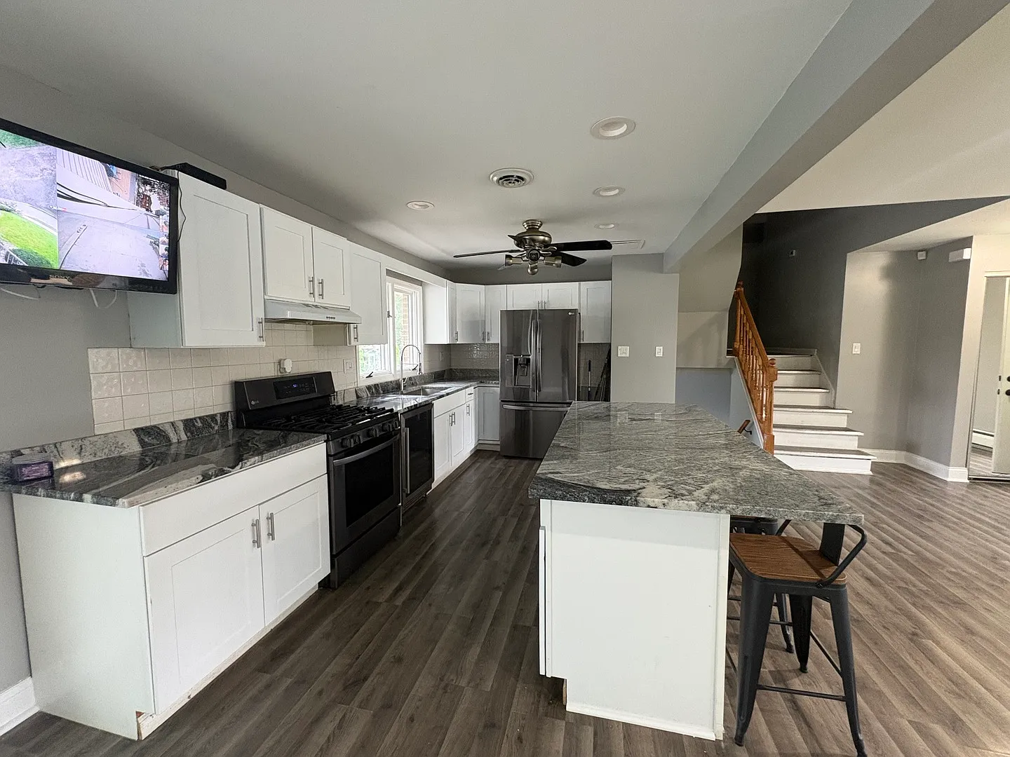 3 bed, 1.5 bath, $3,200 — Photo 3