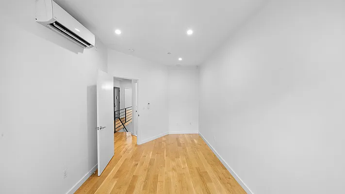 Rented by Nooklyn NYC LLC | media 11