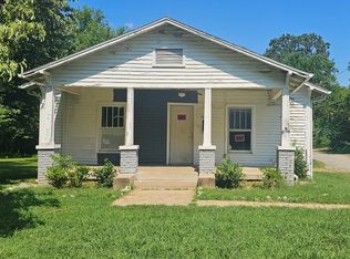 1013 Dunlap St, Paris, TN 38242