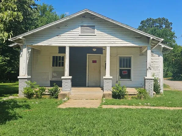 1013 Dunlap St, Paris, TN 38242