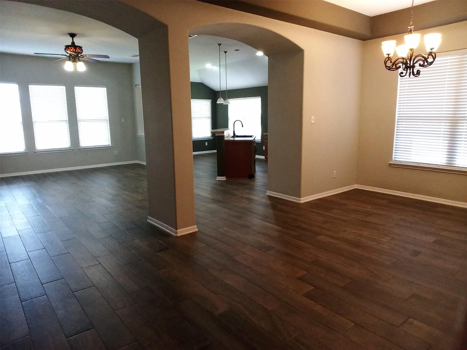 3 bed, 2.0 bath, 1826 sqft, $2,000 — Photo 4