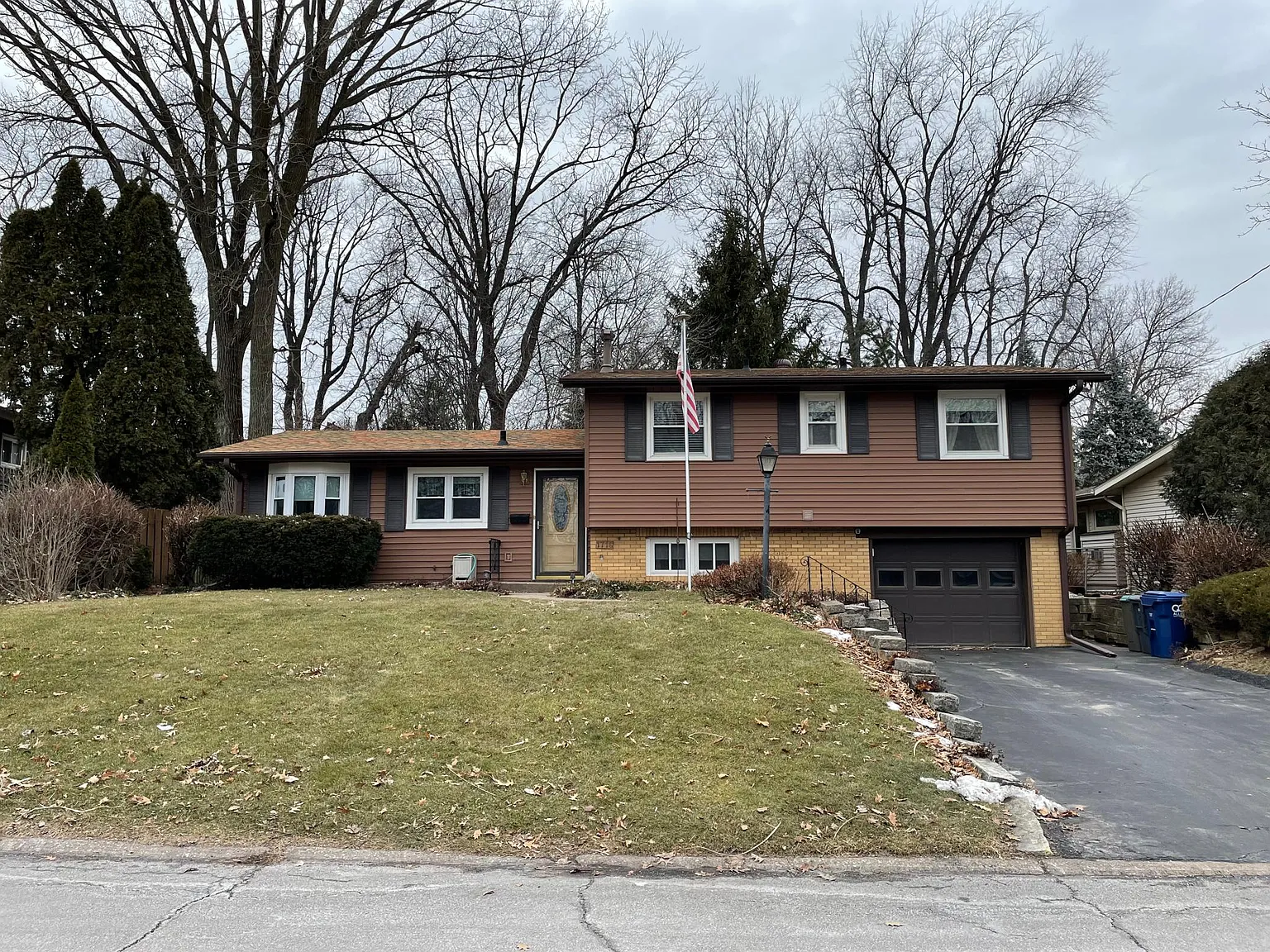 4 bed, 1.5 bath, 1584 sqft, $1,950 — Photo 1