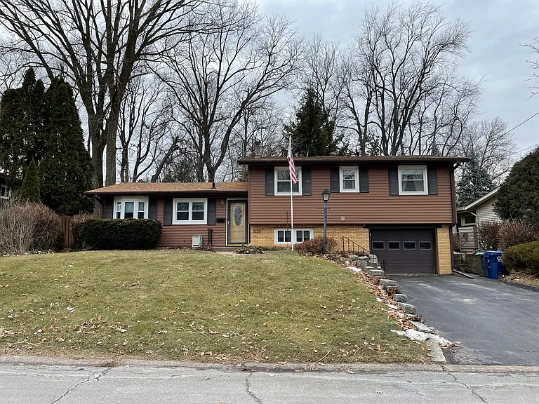 1716 Monterey Ct — Photo 1