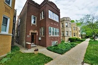 5752 N Washtenaw Ave #2
