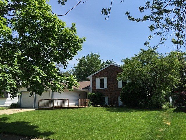 1st image of 120 Oakwood Dr