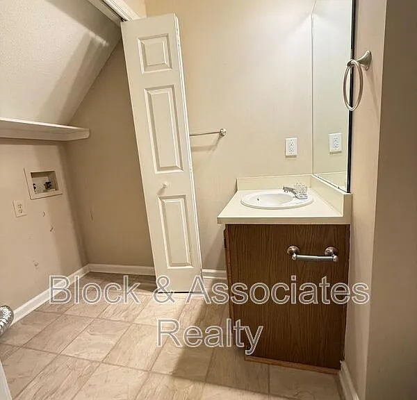120 Greenmont Ln — Photo 9