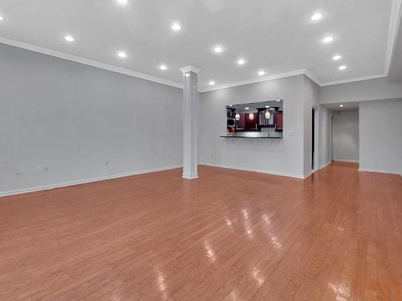 5th image of 18 N Broadway Unit 107