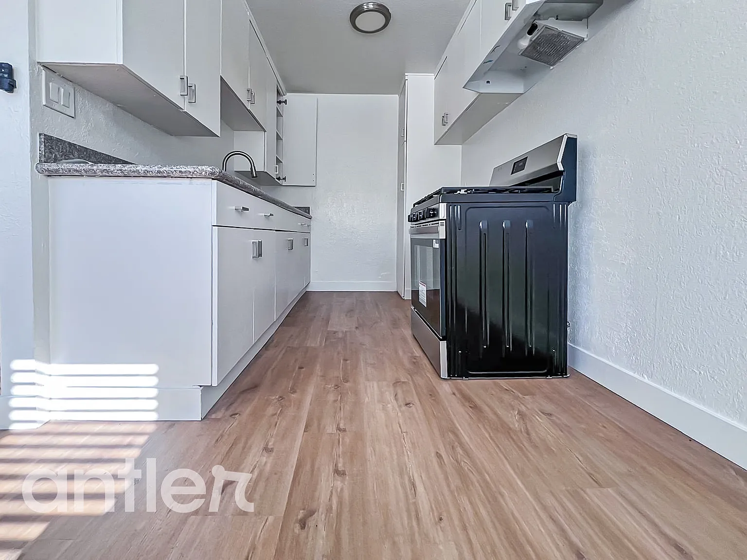 2 bed, 800 sqft, $2,075 — Photo 3