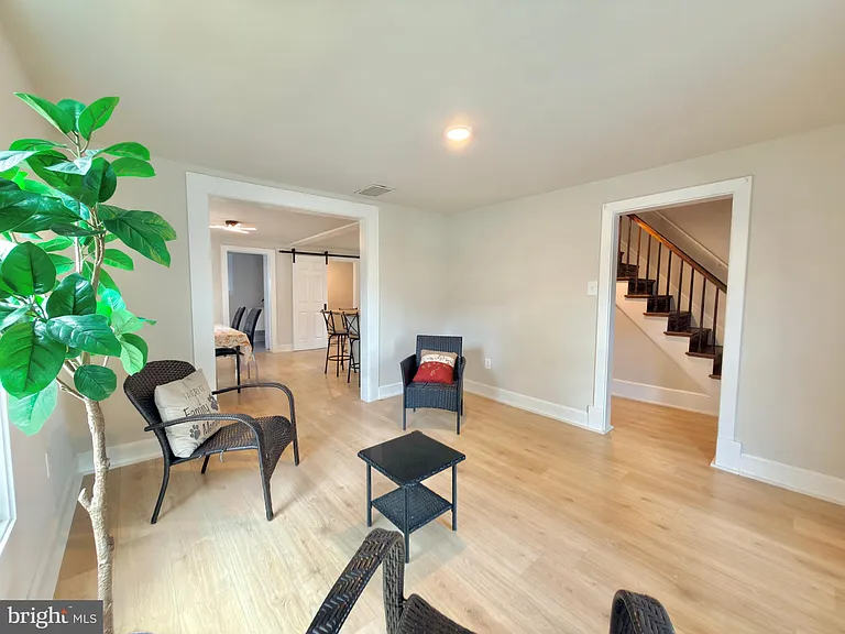 553 Highland Ave — Photo 11