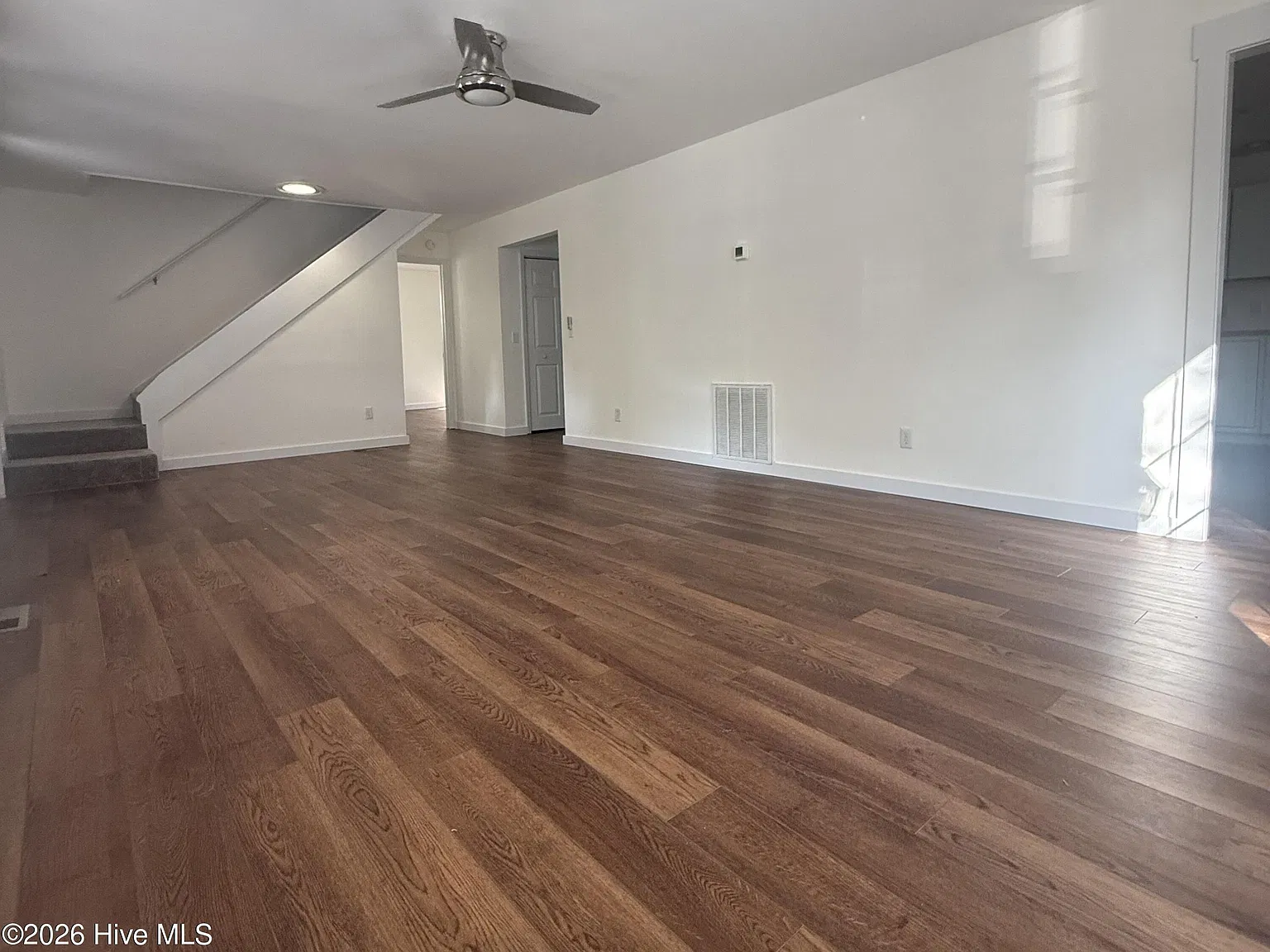 3 bed, 2.0 bath, 1640 sqft, $2,300 — Photo 4
