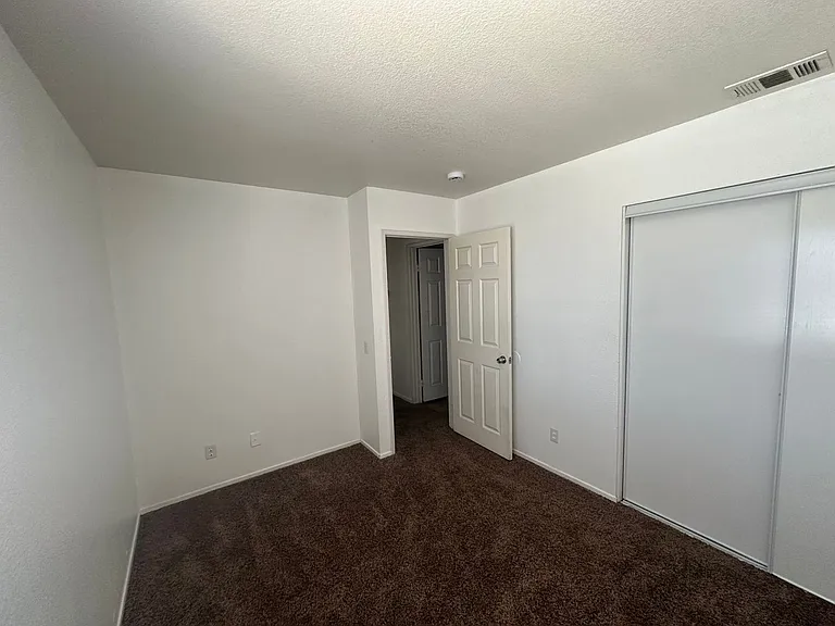 470 Westminster Pl — Photo 4