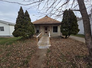 606 Van Buren Ave, Dixon, IL 61021