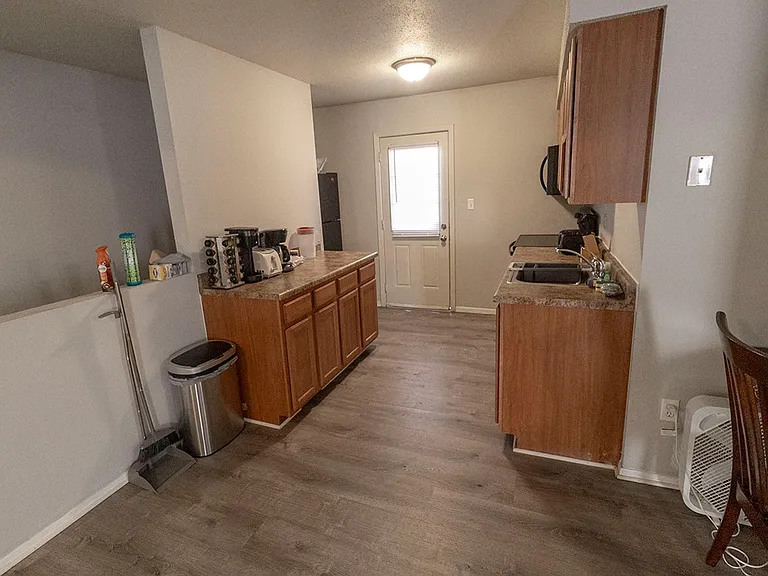 204 Wheaton Ct — Photo 8