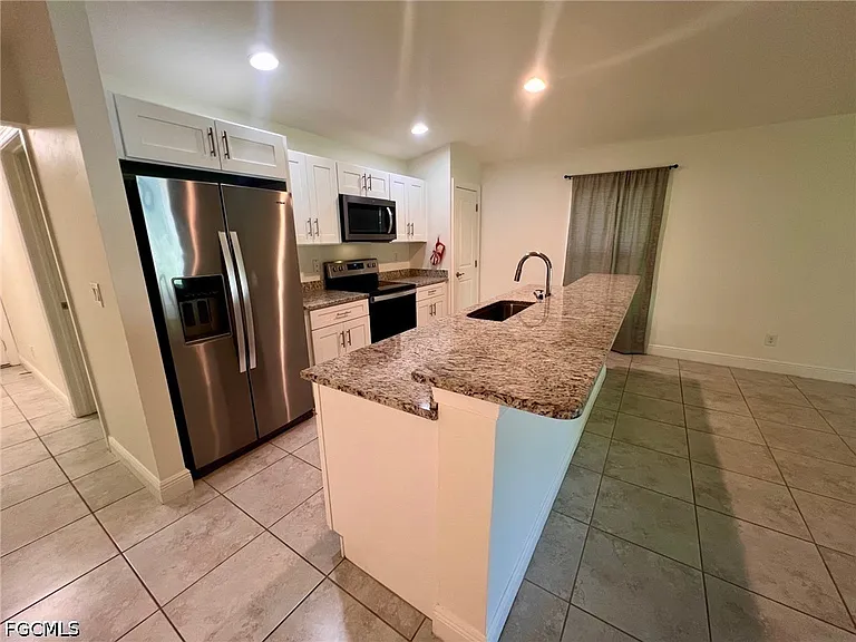 3322 NW 17th Ln — Photo 7
