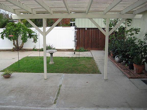 4th image of 1236 Lexington Dr