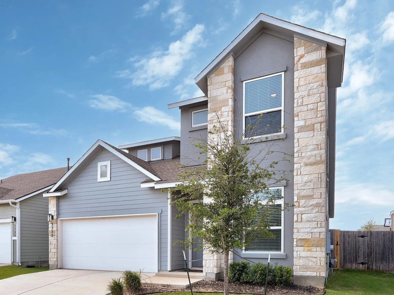 3 bed, 3.0 bath, 1717 sqft, $2,300 — Photo 2