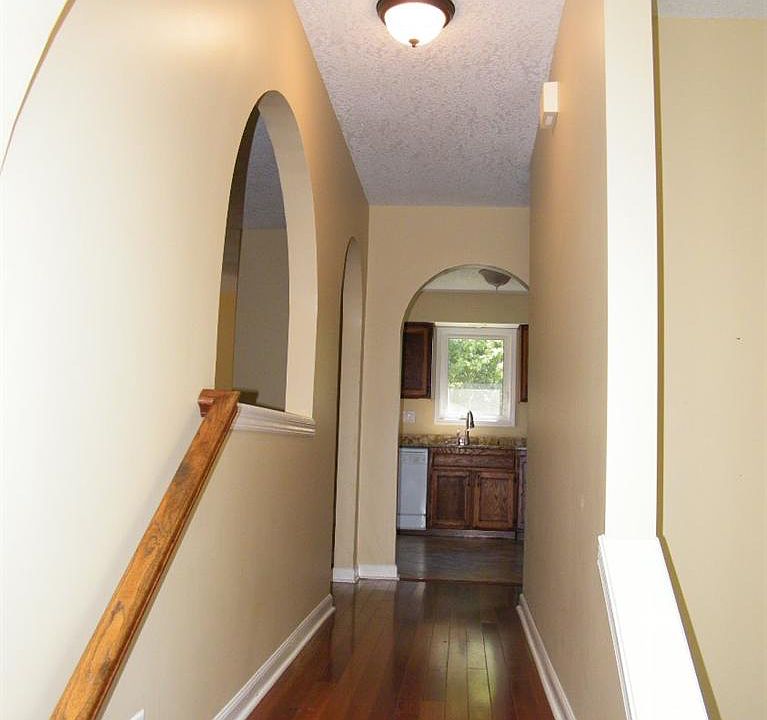 1st image of 1020 Moon Cir