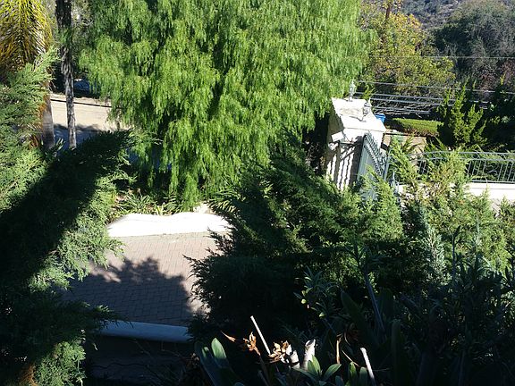 5th image of 14330 Mulholand Dr.
