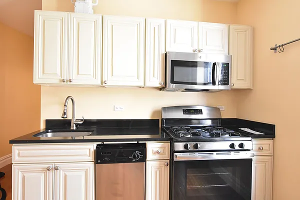 Rented by Clove Realty LLC | media 2