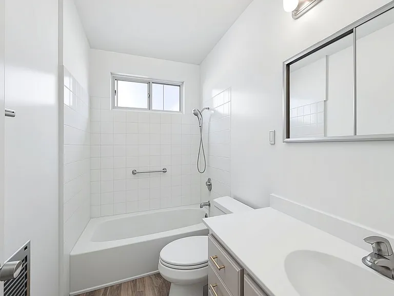 333 S Rexford Dr #5 — Photo 8