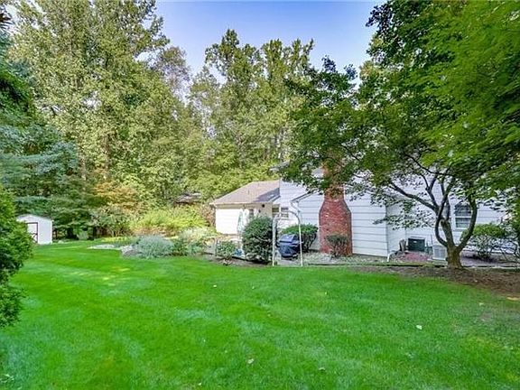 4th image of 9 Ayr Ct