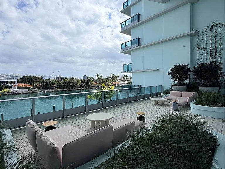 9221 E Bay Harbor Dr #307 — Photo 22