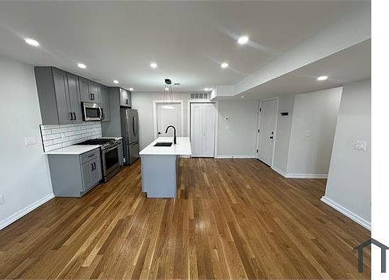 2nd image of 2636 Belgrade St #203