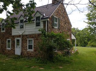 1807 Apple Tree Ln, Bethlehem, PA 18015