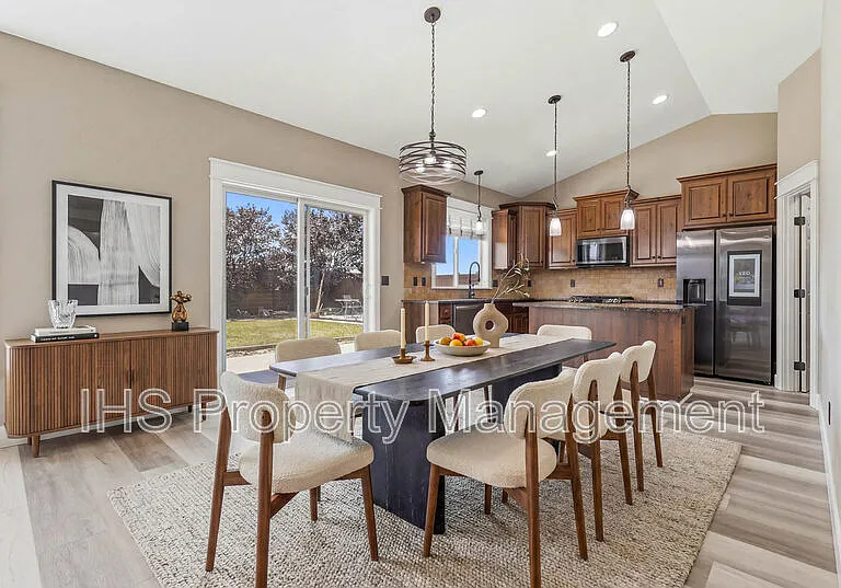 4806 Tamarisk Dr — Photo 2