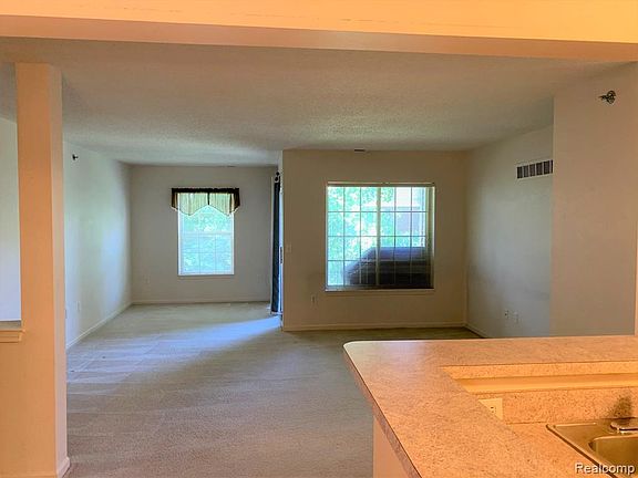 4th image of 11106 Pinehurst Ln