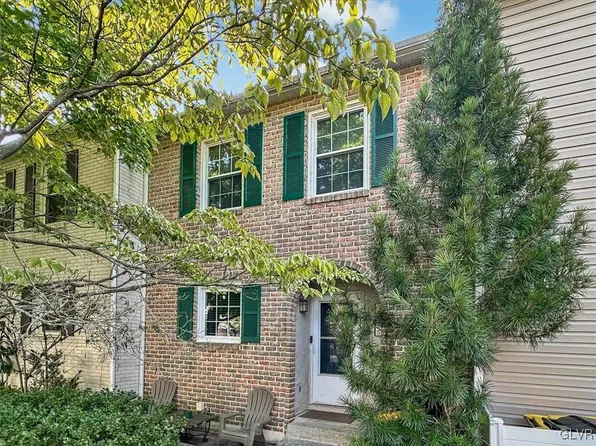 8318 Countryside Ln, Fogelsville, PA 18051