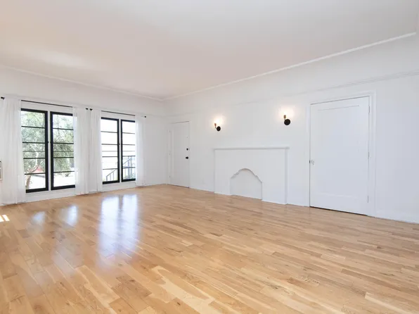 1085 S Cloverdale Ave, Los Angeles, CA 90019